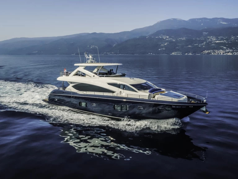 Hire Luxury Yacht Sunseeker with a boat licence
