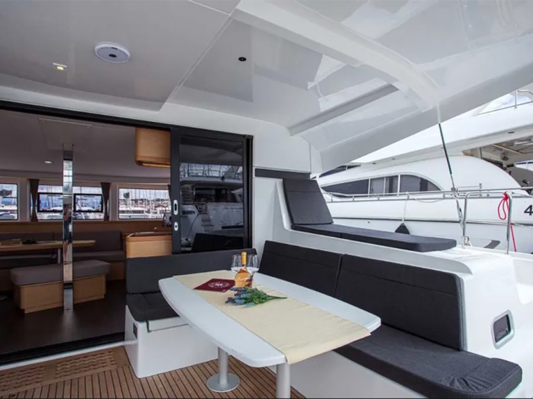 Charter a Lagoon Lagoon 42 in Biograd na Moru on Samboat