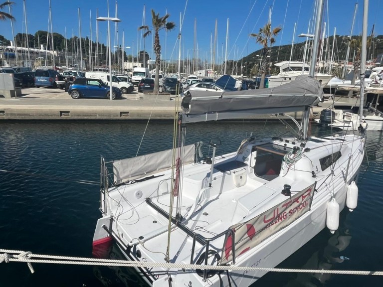 Yacht hire Split cheap First 27