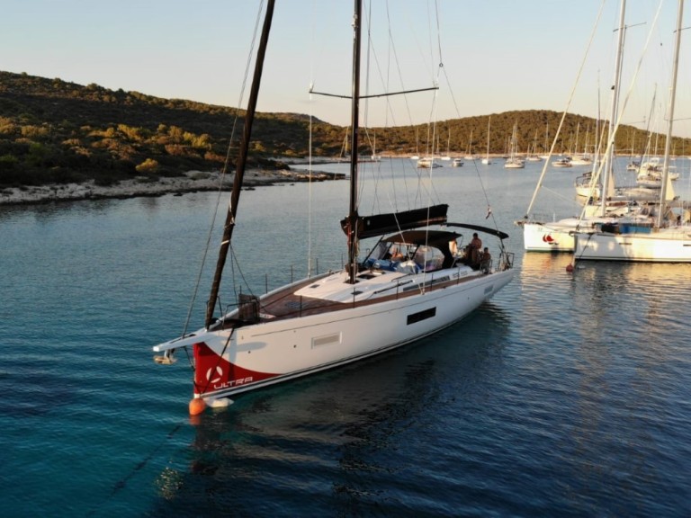 Hire Sailboat Bénéteau with a boat licence