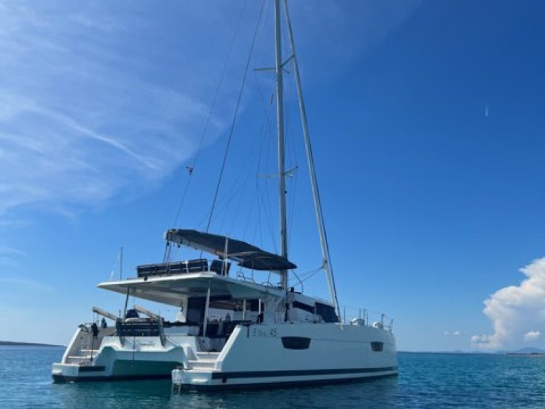 Charter a Fountaine Pajot Fountaine Pajot Elba 45 - 3 + 1 cab. in Seget Donji on Samboat