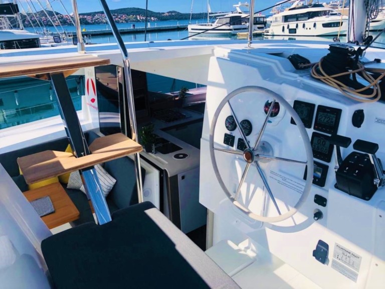 Charter a Fountaine Pajot Isla 40 in Komolac on Samboat