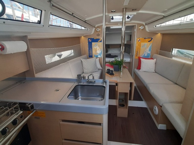 Hire Sailboat Bénéteau with a boat licence