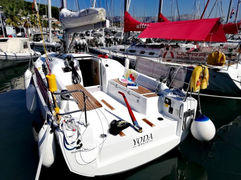 Hire Sailboat with or without skipper Bénéteau Pomer