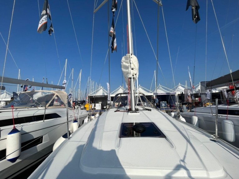 Sailboat to hire Split at the best price