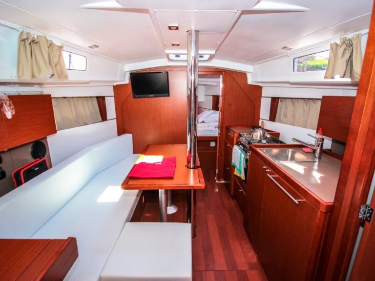 Bénéteau Oceanis 35 charter bareboat or skippered in  Pomer