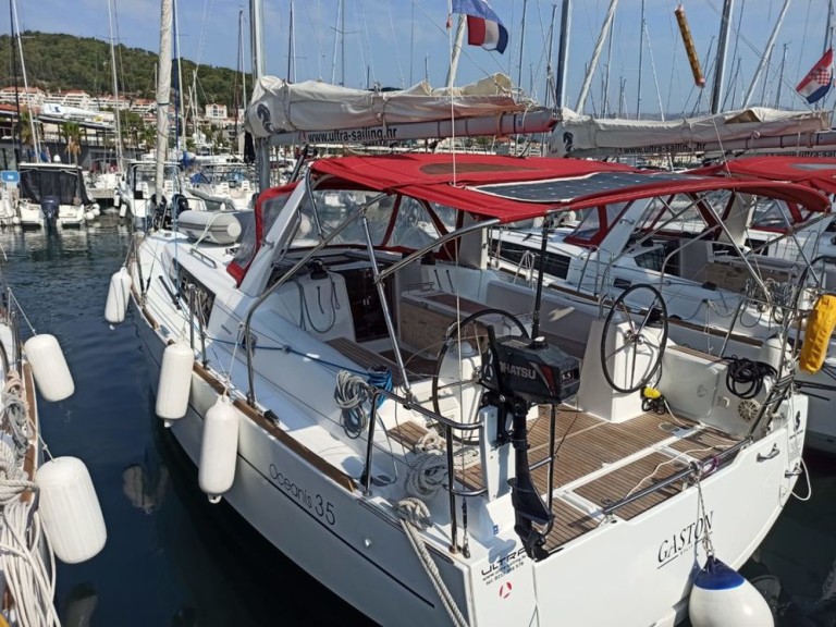 Yacht hire Split cheap Oceanis 35