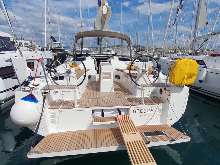 Yacht hire Split cheap Oceanis 37.1