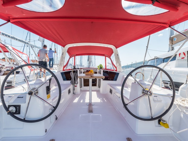 Hire a Bénéteau Oceanis 38 Pomer
