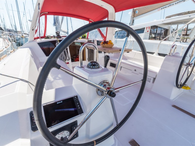 Sailboat hire in Pomer - Bénéteau Oceanis 38