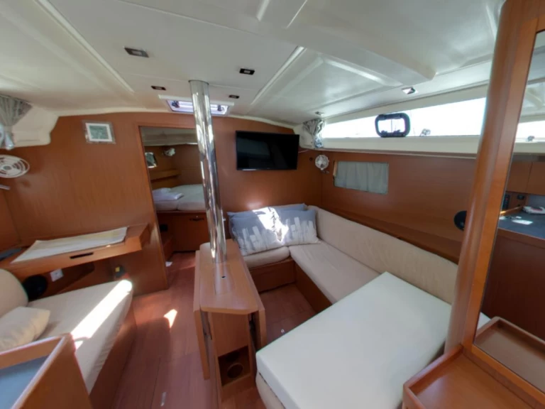 Hire Sailboat Bénéteau with a boat licence