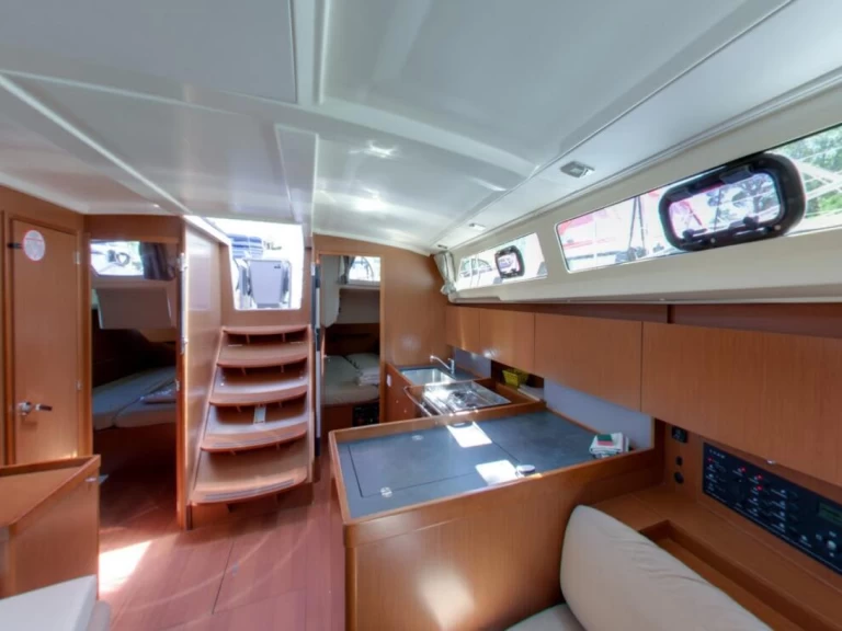 Charter a Bénéteau Oceanis 38.1 in Komolac on Samboat