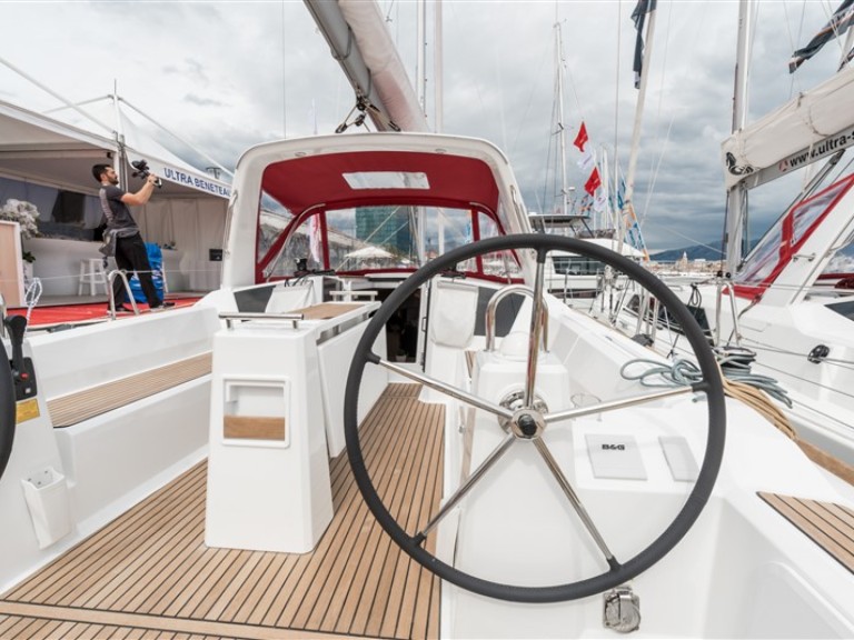 Yacht charter Split - Bénéteau Oceanis 38.1 on SamBoat