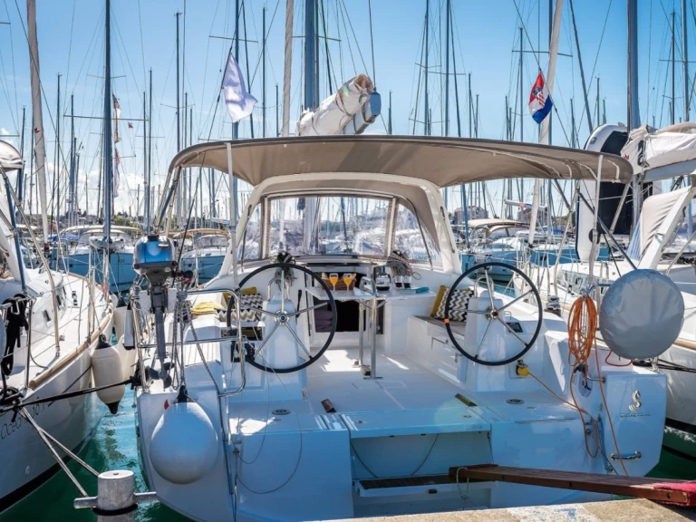 Yacht hire Pomer cheap Oceanis 38.1