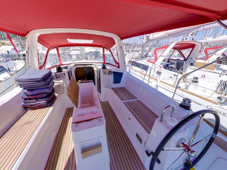Charter a Bénéteau Oceanis 38.1 in Komolac on Samboat
