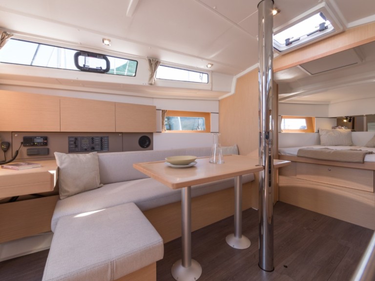 Hire Sailboat Bénéteau with a boat licence