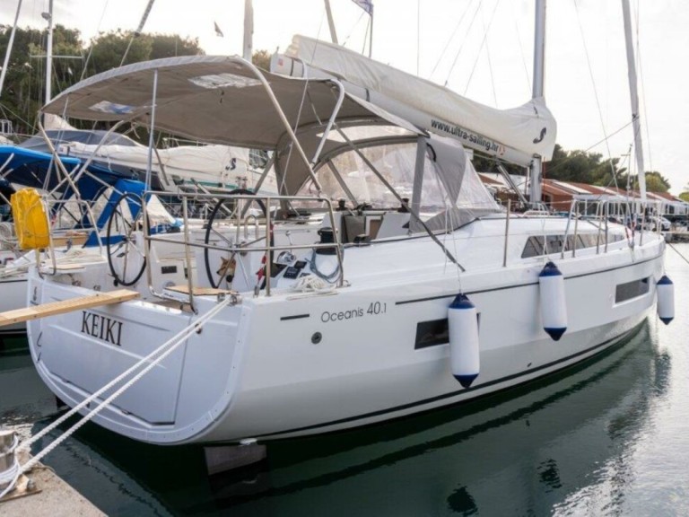 Charter a Bénéteau Oceanis 40.1 in Pomer on Samboat