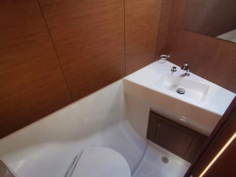 Hire Sailboat with or without skipper Bénéteau Pomer