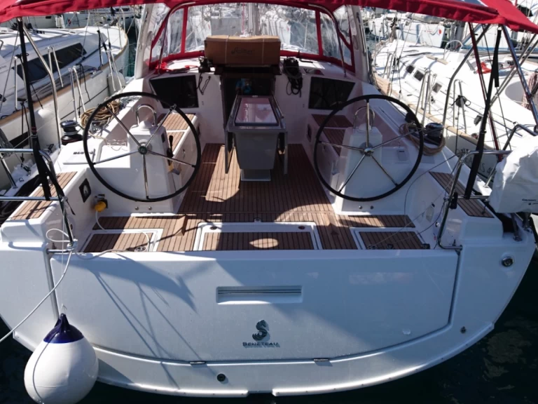 Hire Sailboat with or without skipper Bénéteau Komolac