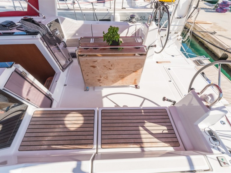Hire a Bénéteau Oceanis 41.1 Split