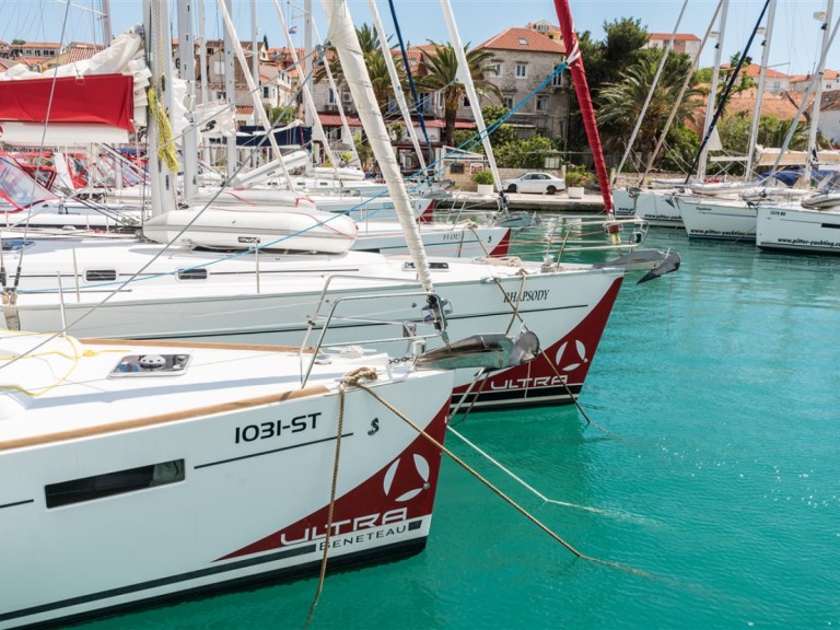 Hire Sailboat Bénéteau with a boat licence