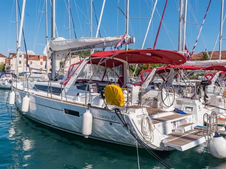 Charter a Bénéteau Oceanis 45 in Split on Samboat