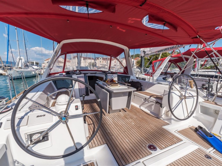 Hire Sailboat Bénéteau with a boat licence