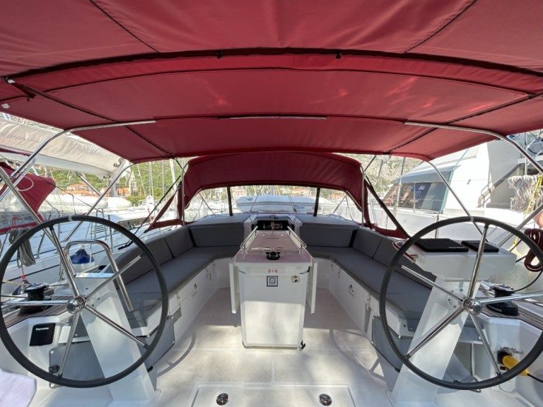 Hire Sailboat Bénéteau with a boat licence