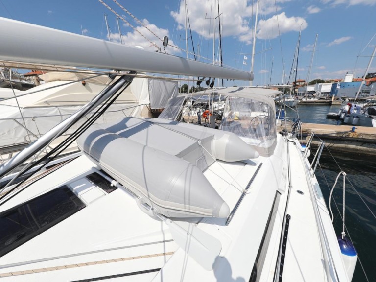 Sailboat hire in Pomer - Bénéteau Oceanis 46.1