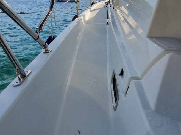 Jeanneau Sun Odyssey 440 charter bareboat or skippered in  Pomer