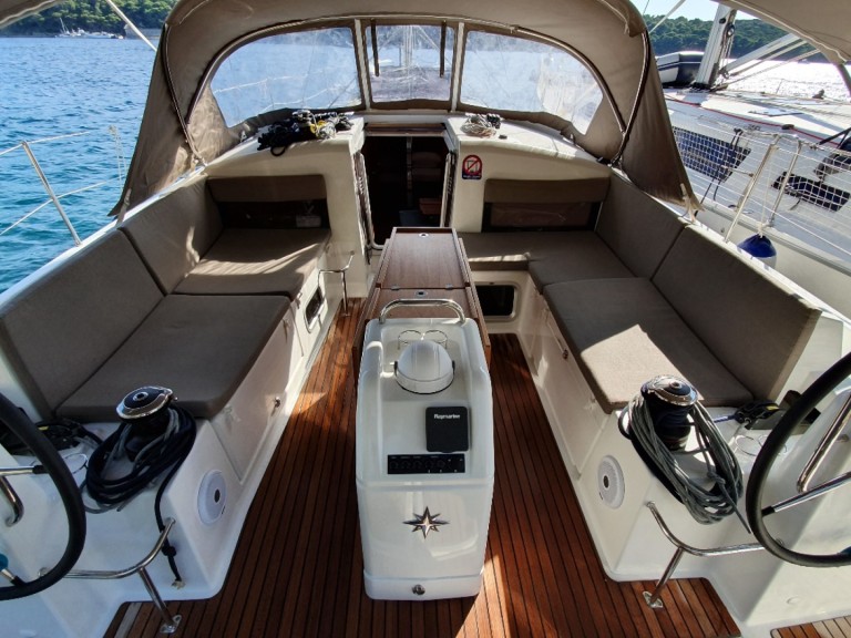 Hire a Jeanneau Sun Odyssey 440 Pomer