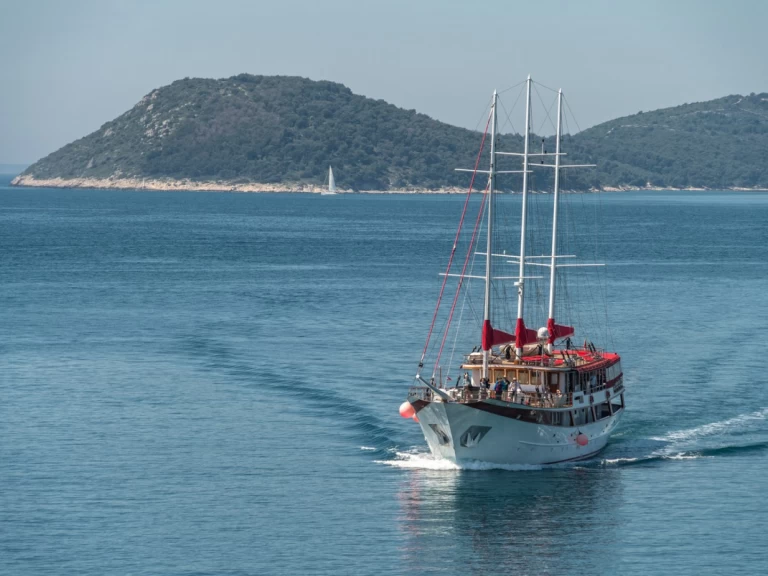 Sailboat hire in Split - Custom Made Barbara