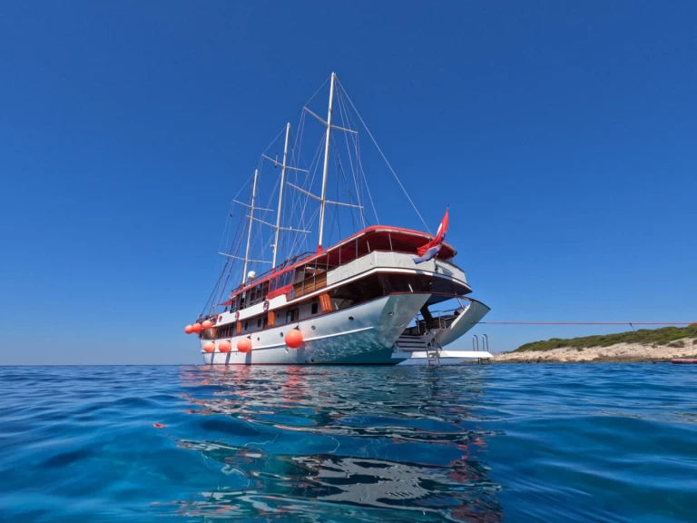 Hire Sailboat with or without skipper Custom Made Split