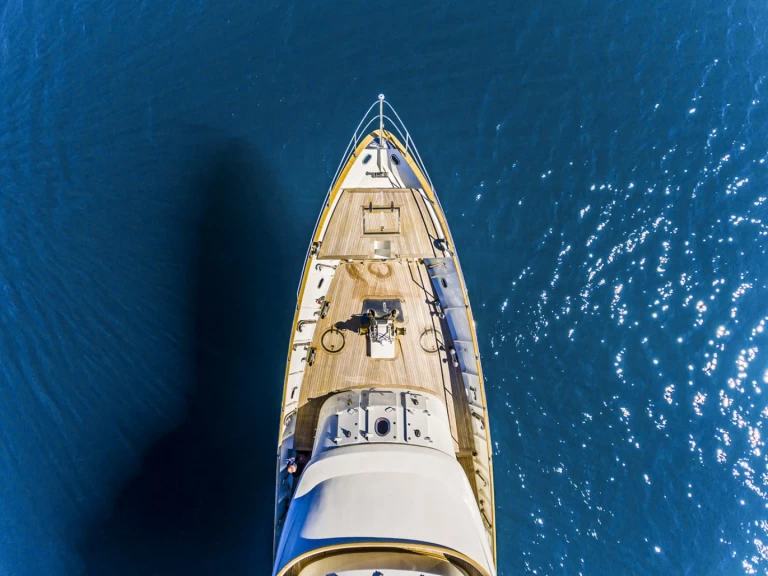 Hire Luxury Yacht Benetti with a boat licence