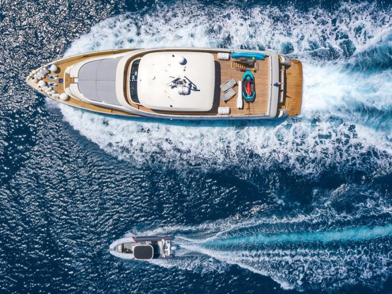 Hire Luxury Yacht Aegean Yacht with a boat licence