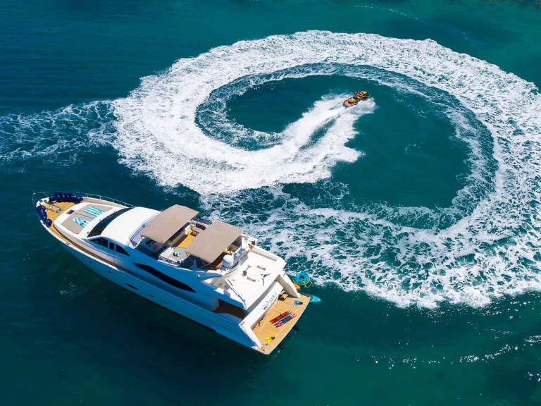 Charter a Ferretti Ferretti Yachts 760 in Seget Donji on Samboat