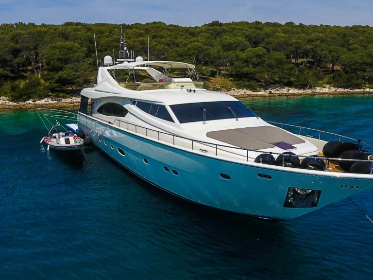 Charter a Ferretti Ferretti Yachts 880 - 4. cab in Trogir on Samboat