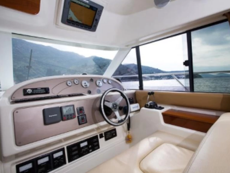 Hire Luxury Yacht Jeanneau with a boat licence