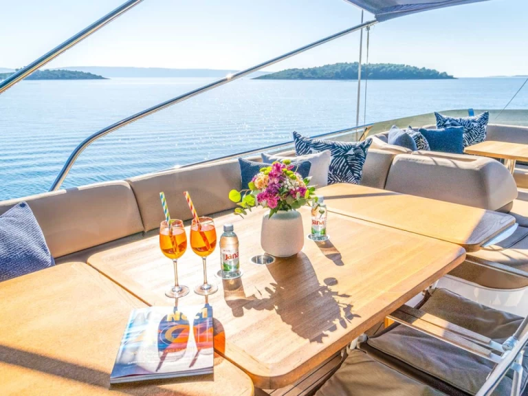 Hire Luxury Yacht Princess with a boat licence