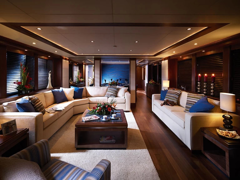 Hire Luxury Yacht Sunseeker with a boat licence