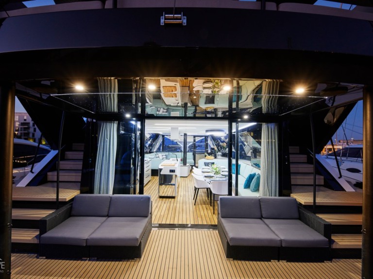 Hire a Wave Catamarans Wave 50 - 5 cab. Olbia