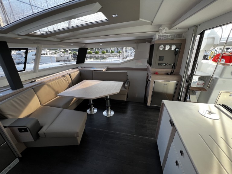 Catamaran hire in Sukošan - Fountaine Pajot Tanna 47