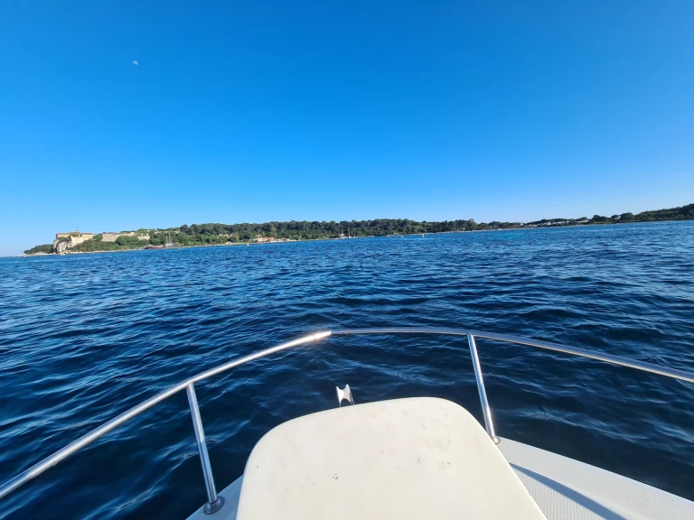 Charter a Rocca Super Mistral in Cannes on Samboat