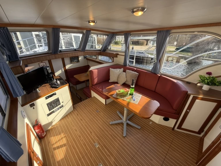 Hire Canal boat with or without skipper Pedro Röbel