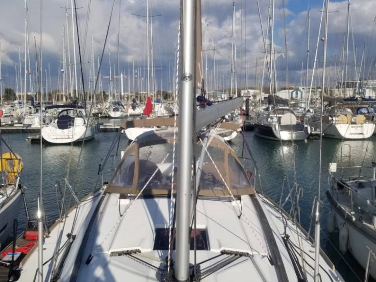 Hire a Jeanneau Sun Odyssey 379 La Rochelle