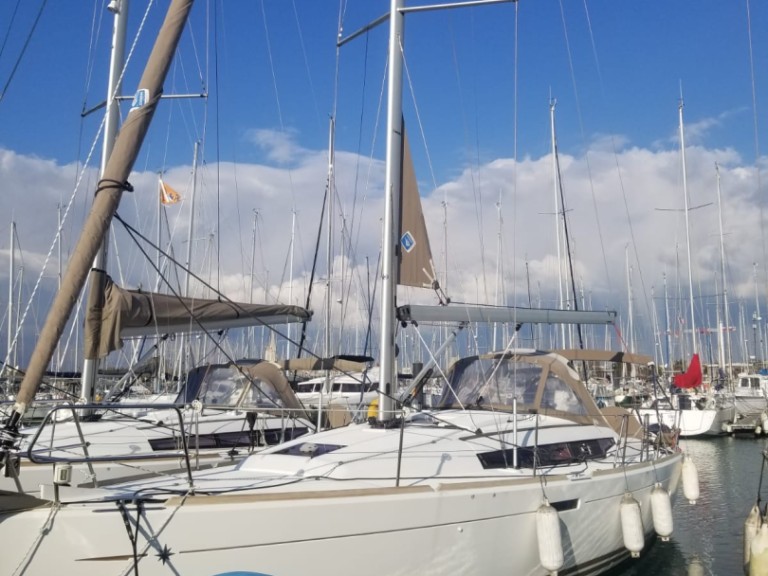 Yacht hire La Rochelle cheap Sun Odyssey 379