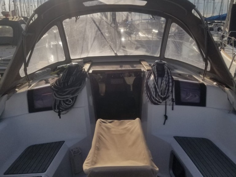 Sailboat hire in La Rochelle - Jeanneau Sun Odyssey 379