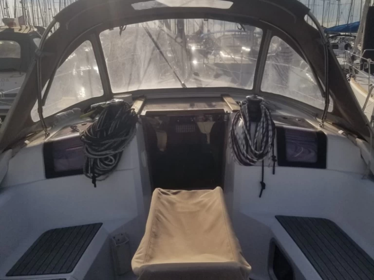 Sailboat hire in La Rochelle - Jeanneau Sun Odyssey 379