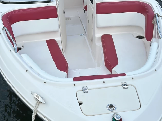 Hire Motorboat with or without skipper Chaparral Empuriabrava