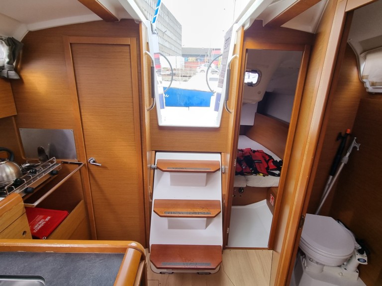 Hire a Jeanneau Sun Odyssey 349 Gdańsk